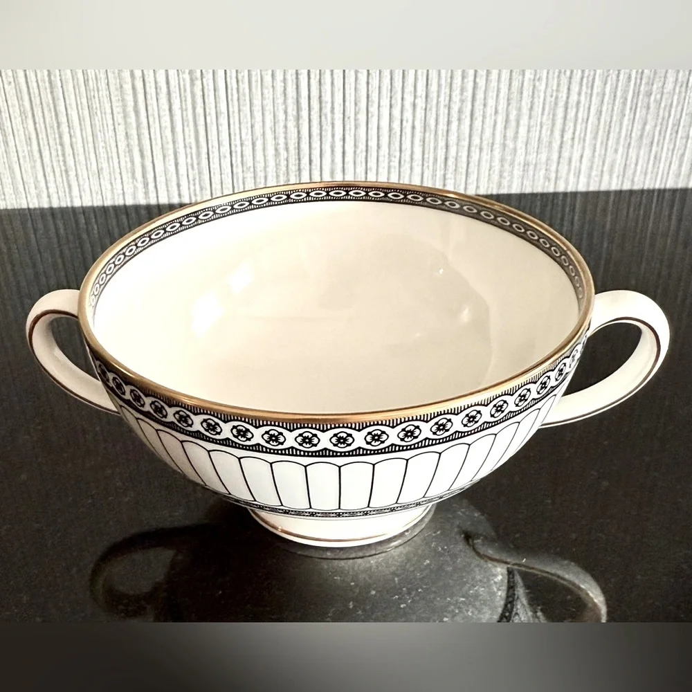 WEDGWOOD COLONNADE BLACK WITH REAL GOLD TRIM FOOTED SOUP BOWL - Picture 3 of 8